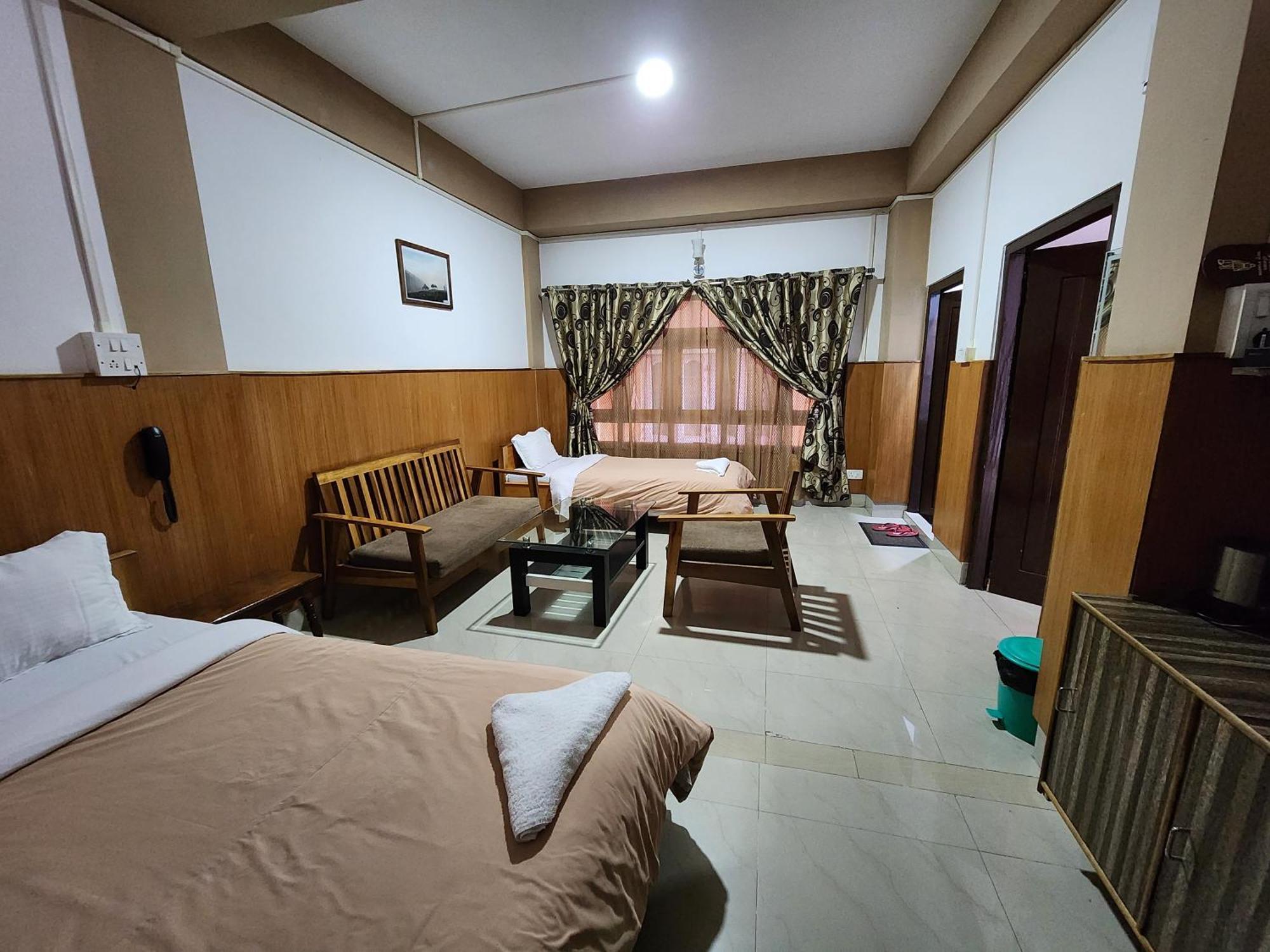 Hotel The Oak Tawang Exterior foto