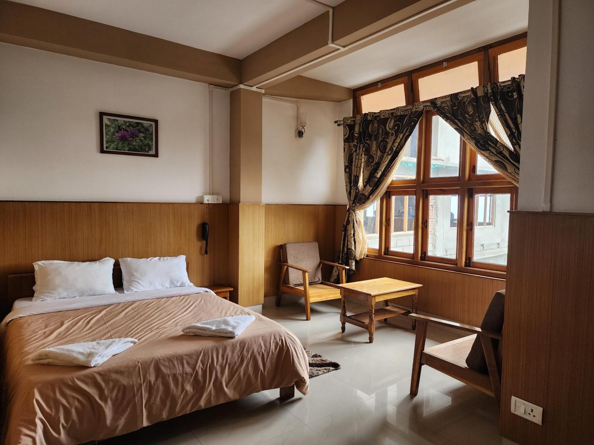 Hotel The Oak Tawang Exterior foto